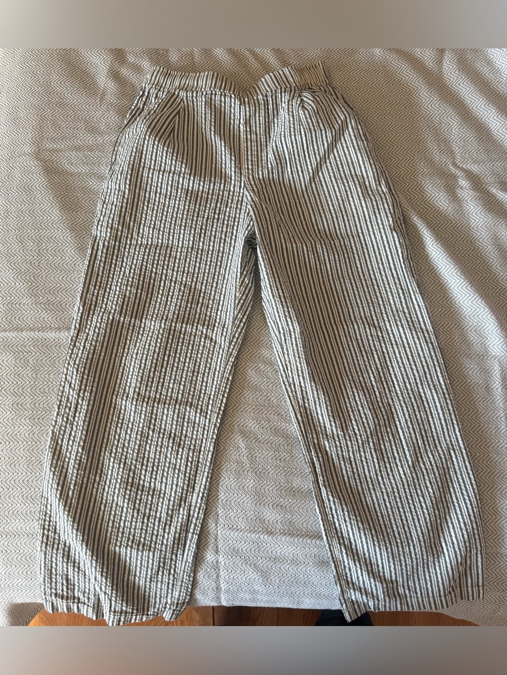 UNIQLO Seersucker Striped Wide Leg Pants – Size M
